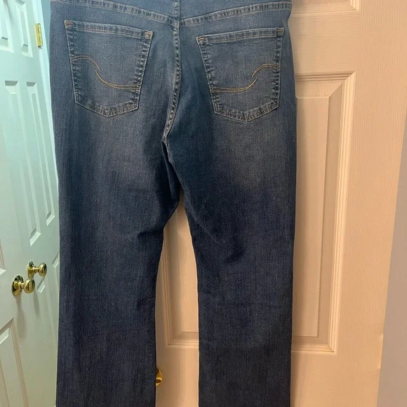 Womens Levi's Blue Boot Cut Jeans Classic Style - Picture 2 of 8